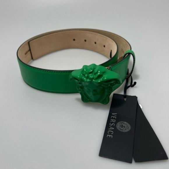 **SOLD** NWTS Versace. *RARE* Iconic Medusa Belt - Picture 3 of 4